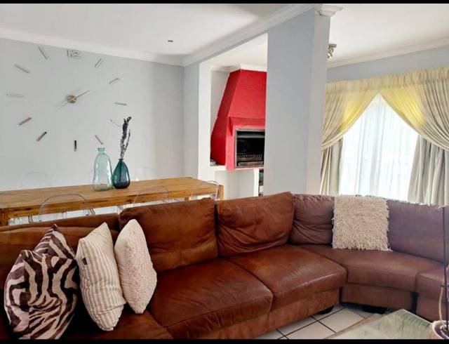 4 BEDROOM HOUSE FOR SALE IN HEUWELOORD